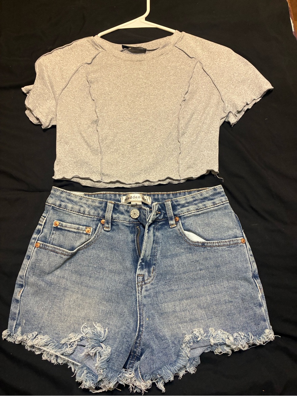 Madden Girl Light Gray Ribbed Lettuce-Edge Crop Top